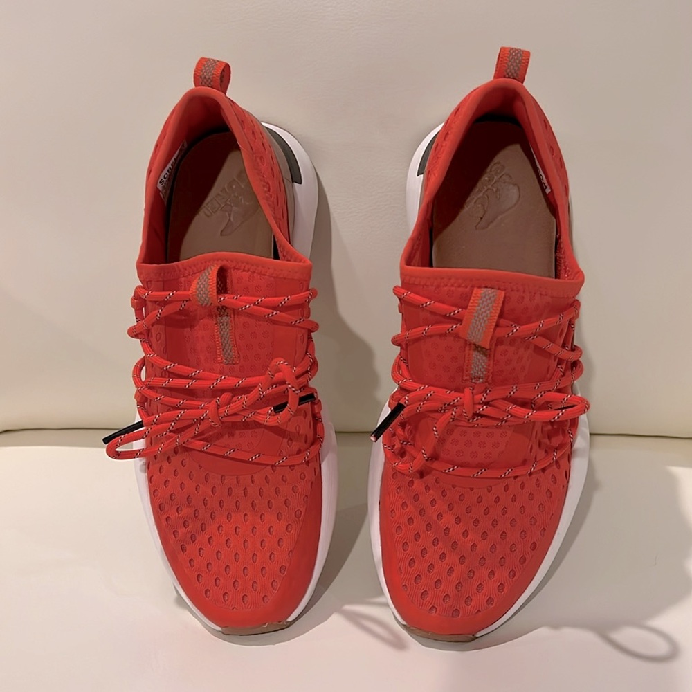 GUC - SOREL - Kinetic Impact Laces Sneakers - Size 6 - Signal Red. - Picture 2 of 3